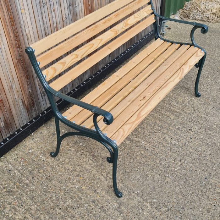 Iron-Cast-Green-Oak-Bench-Timberulove-1.jpg